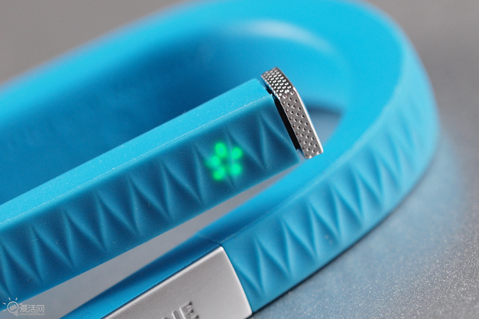 jawbone up2手环怎么用？jawbone up2手环使用方法