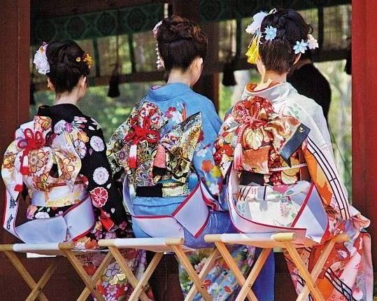 刷爆朋友圈的和服写真，教你如何挑选，满满少女感